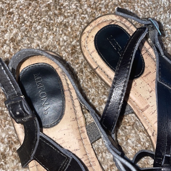 Size 9.5 - Picture 5 of 6